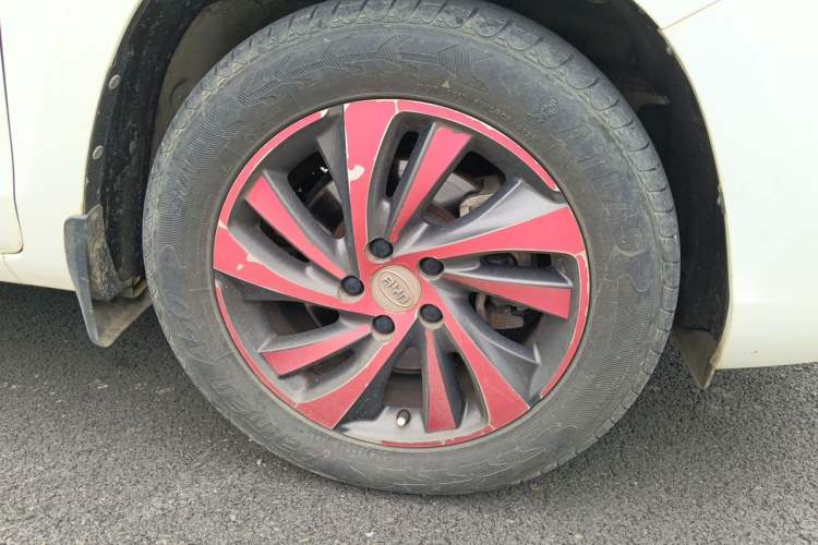 Used BYD Song 2016 1.5TI Manual Luxury Model Right Front Wheel Hub
