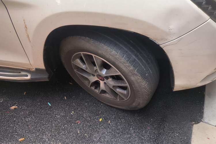Used BYD Song 2016 GaiShi Edition 1.5TI Manual Elite Model Right Front Wheel Hub