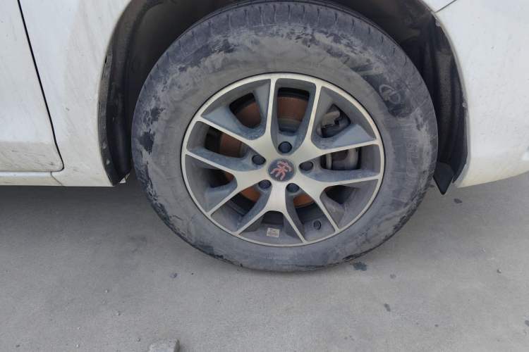 Used BYD Song 2016 Gaishi Edition 1.5TID Automatic Luxury Model Right Front Wheel Hub