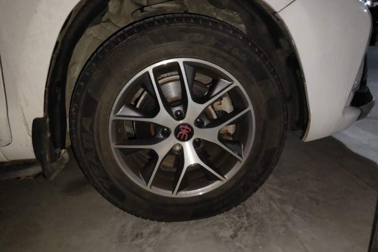 Used BYD Song 2016 GaiShi Edition 1.5TID Automatic Elite Model Right Front Wheel Hub