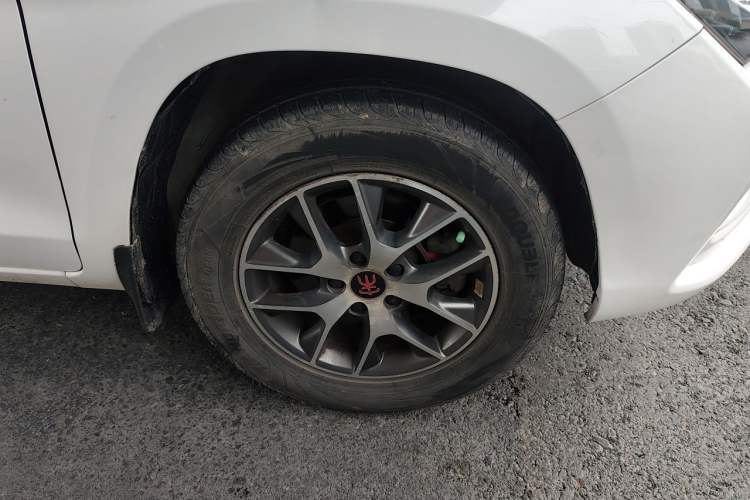 Used BYD Song 2016 Gaishi Edition 1.5TID Automatic Luxury Model Right Front Wheel Hub