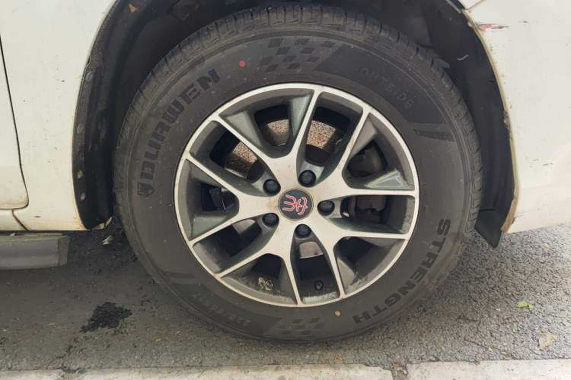 Used BYD Song 2016 GaiShi Edition 1.5TID Automatic Elite Model Right Front Wheel Hub