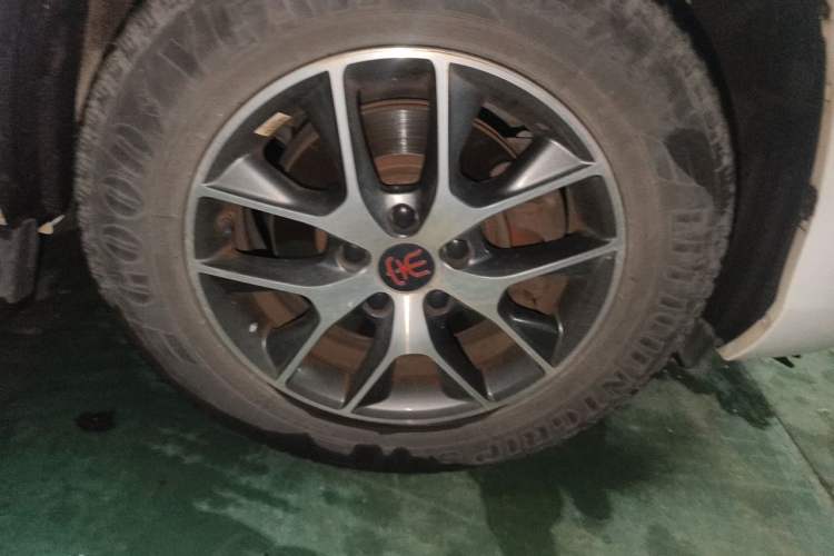 Used BYD Song 2016 GaiShi Edition 1.5TID Automatic Elite Model Right Front Wheel Hub