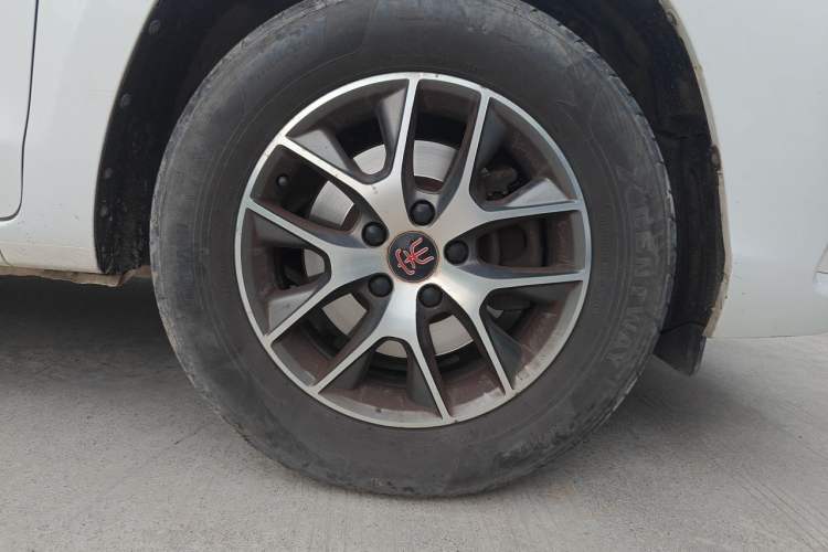 Used BYD Song 2016 GaiShi Edition 1.5TI Manual Elite Model Right Front Wheel Hub
