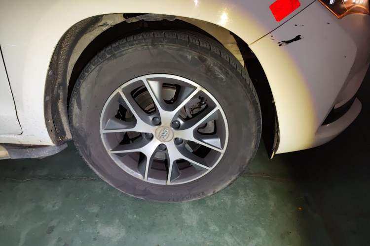 Used BYD Song 2016 2.0TID Automatic Luxury Edition Right Front Wheel Hub