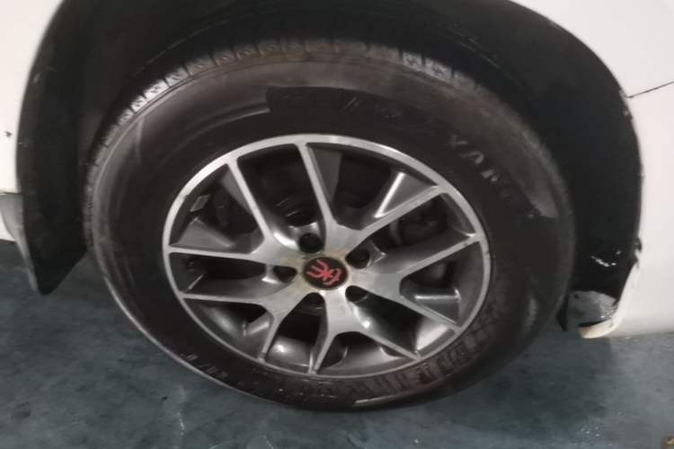 Used BYD Song 2016 GaiShi Edition 1.5TID Automatic Elite Model Right Front Wheel Hub