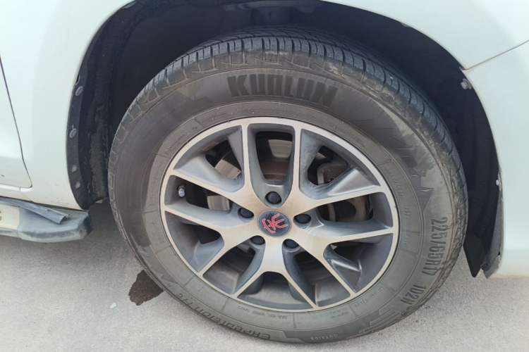 Used BYD Song 2016 Gaishi Edition 1.5TI Manual Haoya Model Right Front Wheel Hub