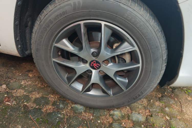 Used BYD Song 2016 GaiShi Edition 1.5TI Manual Elite Model Right Front Wheel Hub