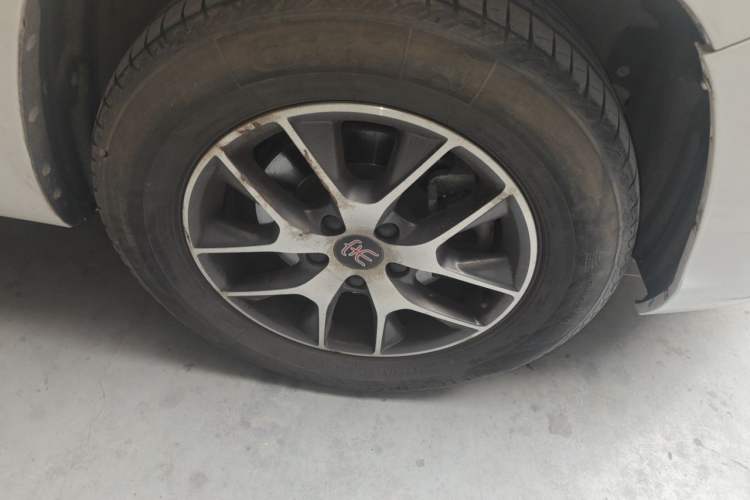 Used BYD Song 2016 GaiShi Edition 1.5TI Manual Elite Model Right Front Wheel Hub