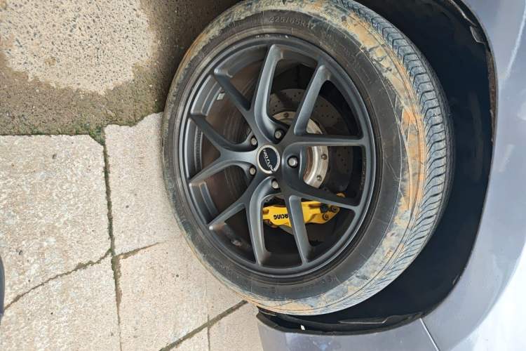 Used BYD Song 2016 GaiShi Edition 1.5TID Automatic Elite Model Right Front Wheel Hub