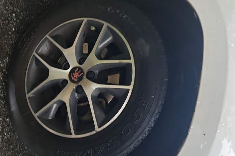 Used BYD Song 2016 GaiShi Edition 1.5TI Manual Elite Model Right Front Wheel Hub