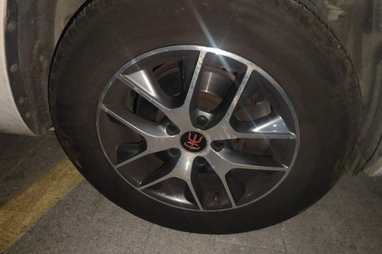 Used BYD Song 2016 GaiShi Edition 1.5TI Manual Elite Model Right Front Wheel Hub