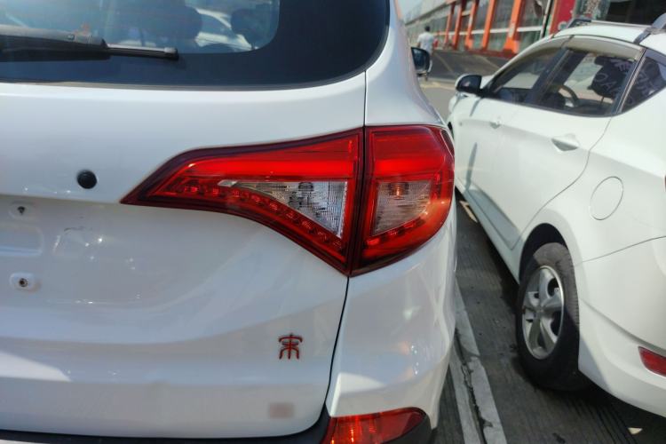 Used BYD Song 2016 GaiShi Edition 1.5TI Manual Elite Model Right Rear Taillight