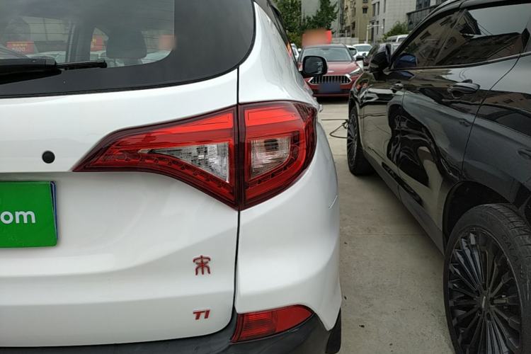 Used BYD Song 2016 GaiShi Edition 1.5TI Manual Elite Model Right Rear Taillight