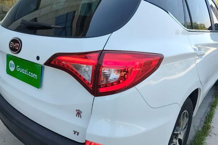 Used BYD Song 2016 GaiShi Edition 1.5TI Manual Elite Model Right Rear Taillight
