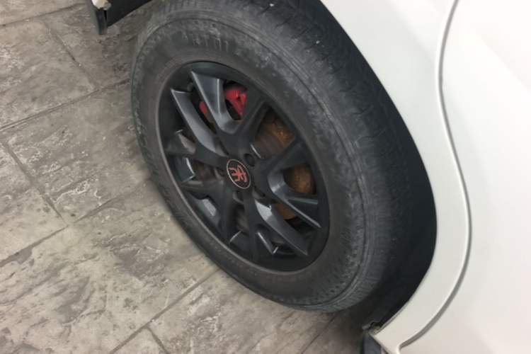 Used BYD Song 2016 GaiShi Edition 1.5TID Automatic Elite Model Right Rear Wheel Hub