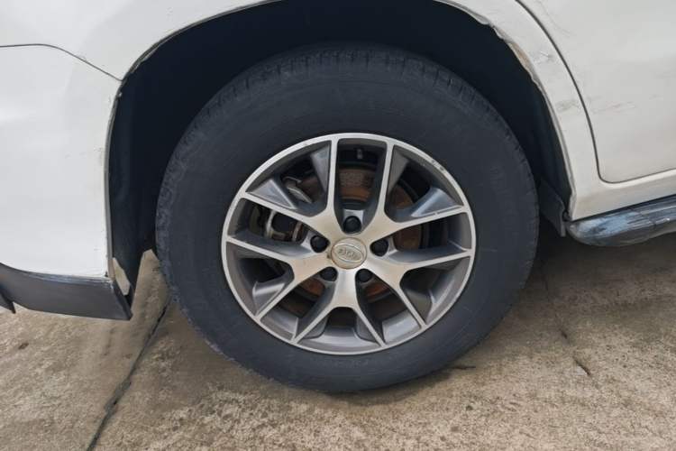 Used BYD Song 2016 1.5TI Manual Luxury Model Right Rear Wheel Hub
