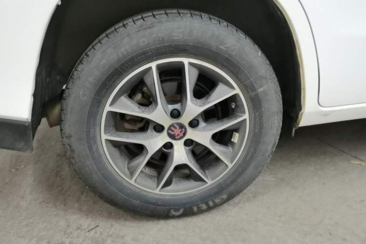Used BYD Song 2016 GaiShi Edition 1.5TID Automatic Elite Model Right Rear Wheel Hub