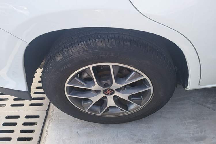 Used BYD Song 2016 GaiShi Edition 1.5TID Automatic Elite Model Right Rear Wheel Hub