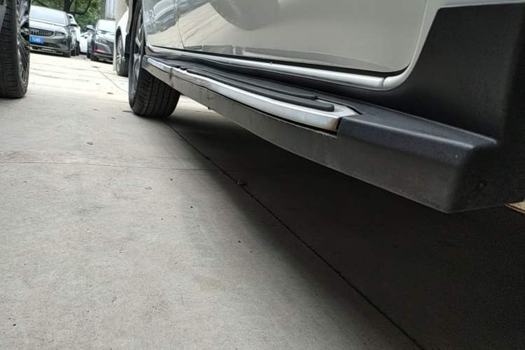 Used BYD Song 2016 GaiShi Edition 1.5TI Manual Elite Model Right Side Sill