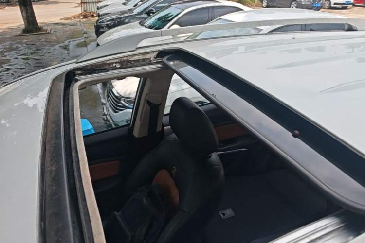 Used BYD Song 2016 1.5TI Manual Luxury Model Roof