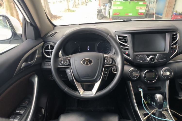 Used BYD Song 2016 GaiShi Edition 1.5TID Automatic Elite Model Steering Wheel