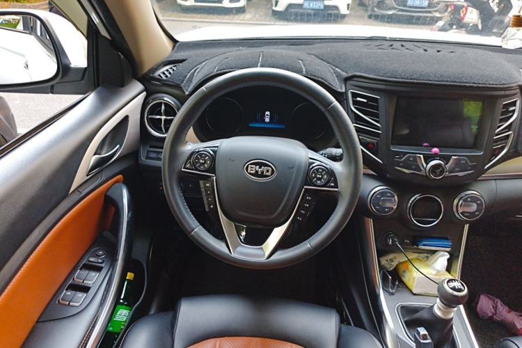 Used BYD Song 2016 1.5TI Manual Luxury Model Steering Wheel