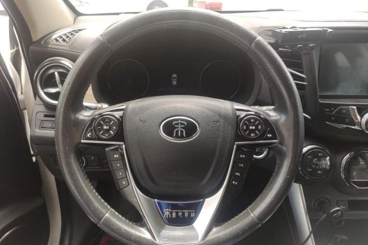 Used BYD Song 2016 GaiShi Edition 1.5TID Automatic Elite Model Steering Wheel
