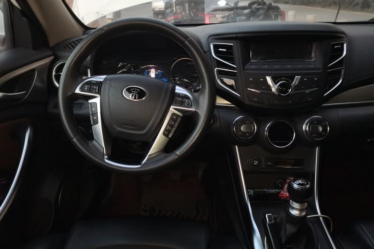 Used BYD Song 2016 Gaishi Edition 1.5TI Manual Leading Model Steering Wheel