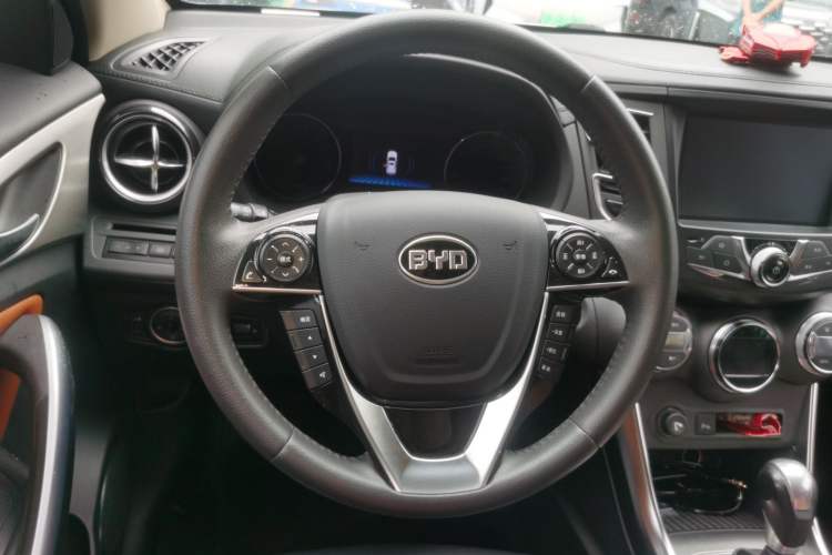 Used BYD Song 2016 2.0TID Automatic Luxury Edition Steering Wheel