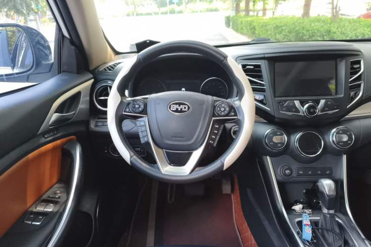 Used BYD Song 2016 2.0TID Automatic Flagship Edition Steering Wheel