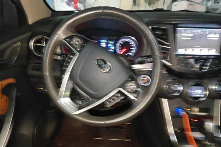 Used BYD Song 2016 2.0TID Automatic Prestige Edition Steering Wheel