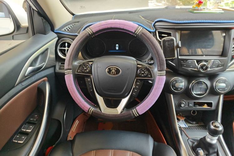Used BYD Song 2016 GaiShi Edition 1.5TI Manual Elite Model Steering Wheel