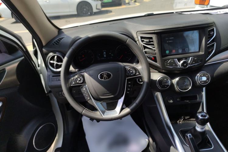 Used BYD Song 2016 GaiShi Edition 1.5TI Manual Elite Model Steering Wheel