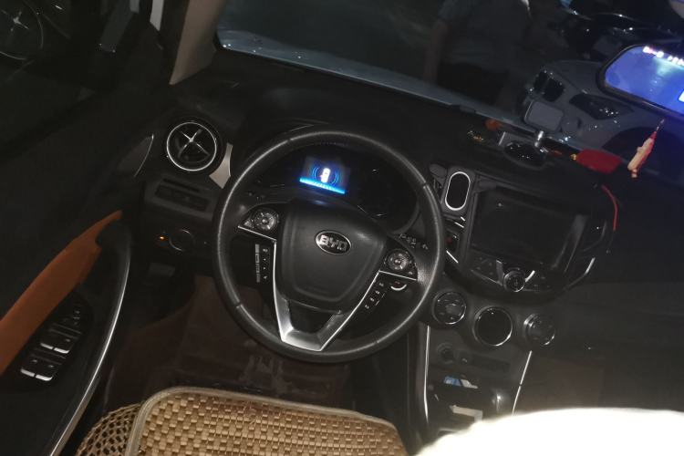Used BYD Song 2016 2.0TID Automatic Prestige Edition Steering Wheel