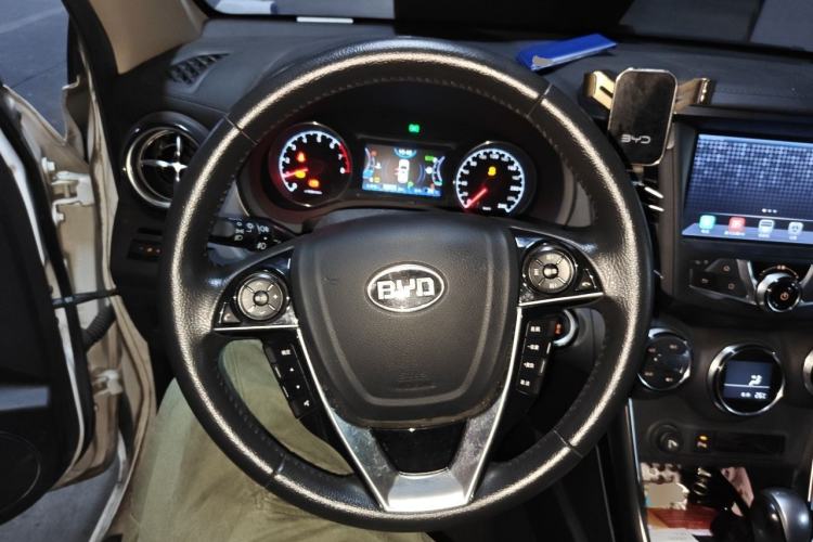 Used BYD Song 2016 2.0TID Automatic Prestige Edition Steering Wheel