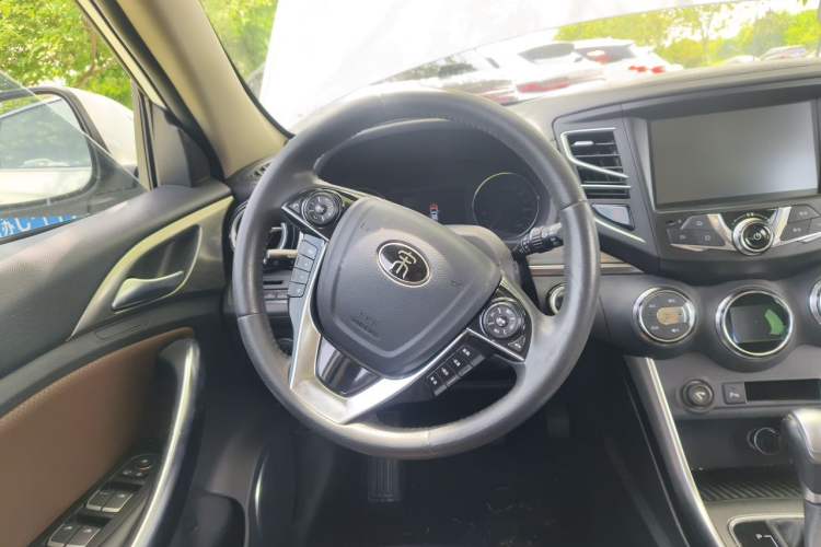 Used BYD Song 2016 Gaishi Edition 1.5TID Automatic Luxury Model Steering Wheel