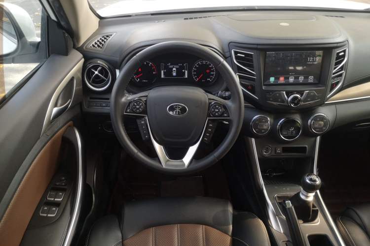 Used BYD Song 2016 Gaishi Edition 1.5TI Manual Haoya Model Steering Wheel