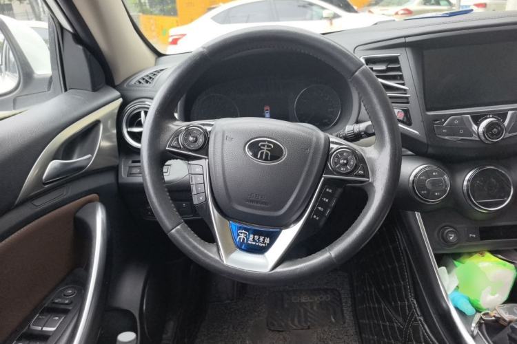 Used BYD Song 2016 Gaishi Edition 1.5TI Manual Haoya Model Steering Wheel
