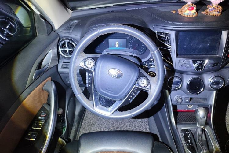 Used BYD Song 2016 Gaishi Edition 1.5TID Automatic Luxury Model Steering Wheel