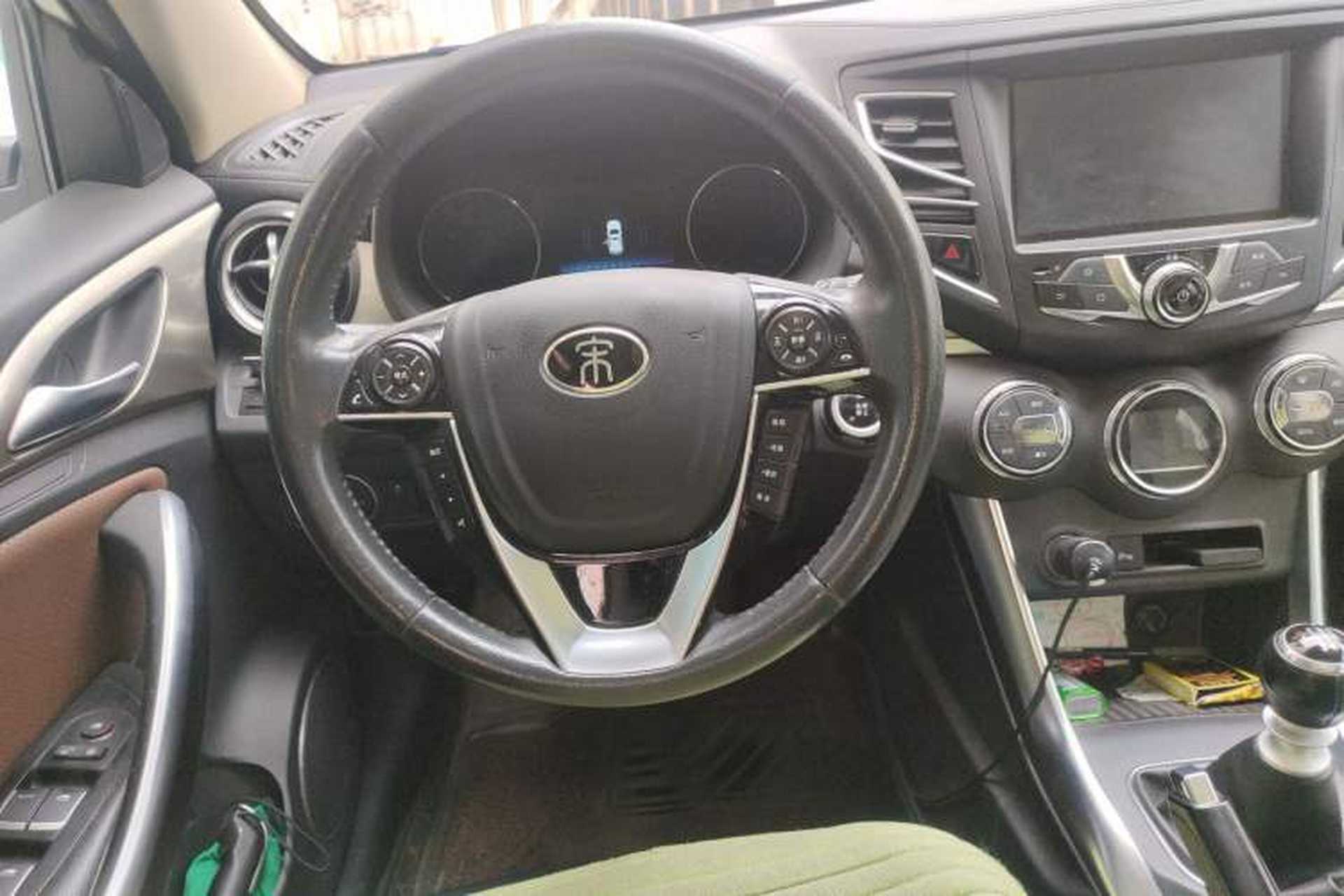 Used BYD Song 2016 Gaishi Edition 1.5TI Manual Haoya Model Steering Wheel