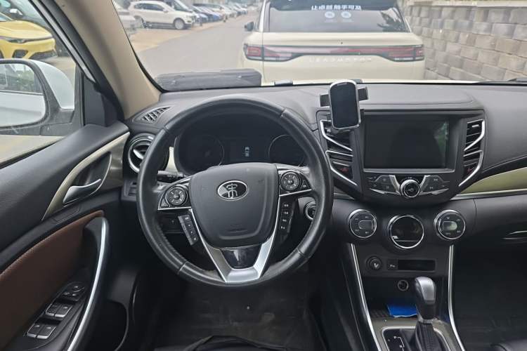 Used BYD Song 2016 GaiShi Edition 1.5TID Automatic Elite Model Steering Wheel