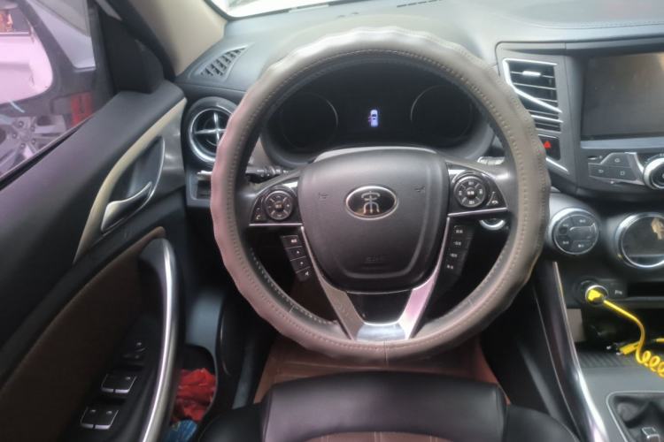 Used BYD Song 2016 GaiShi Edition 1.5TI Manual Elite Model Steering Wheel