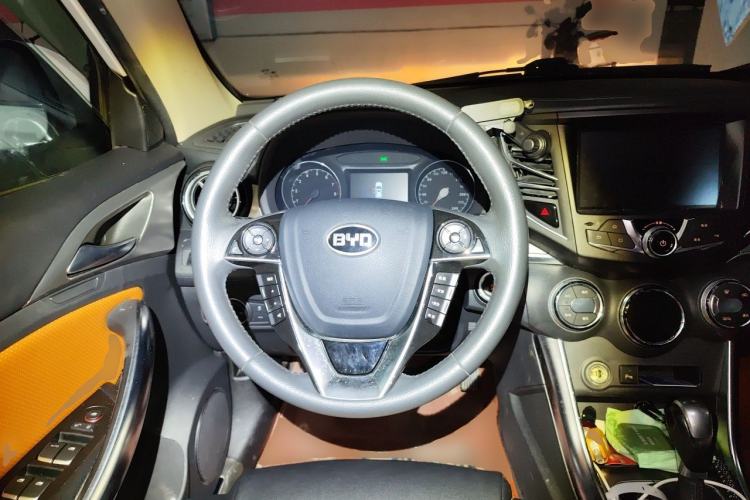 Used BYD Song 2016 2.0TID Automatic Luxury Edition Steering Wheel