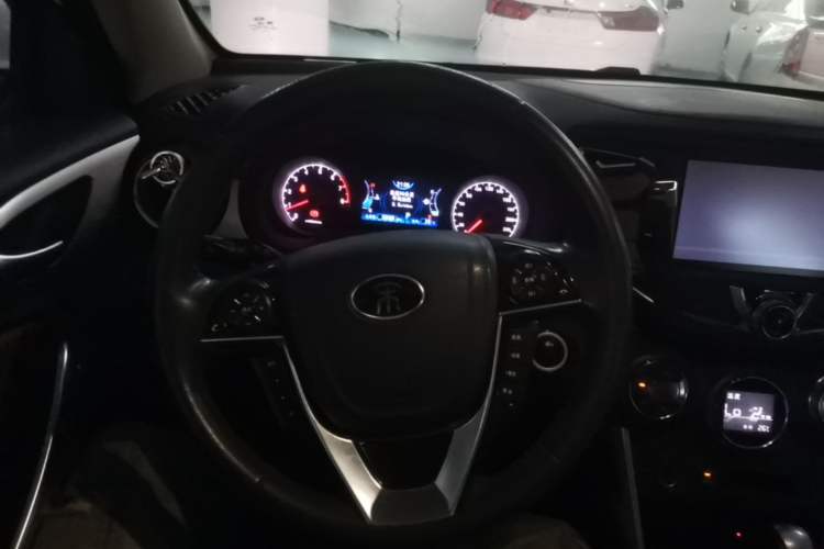 Used BYD Song 2016 GaiShi Edition 1.5TID Automatic Elite Model Steering Wheel