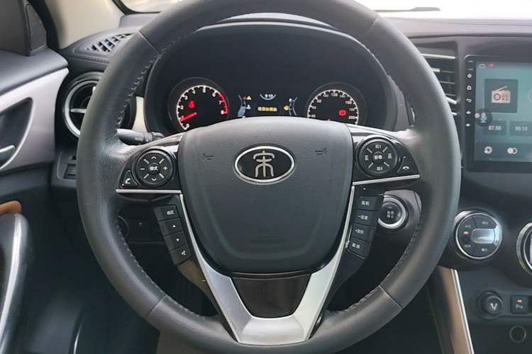 Used BYD Song 2016 GaiShi Edition 1.5TI Manual Elite Model Steering Wheel