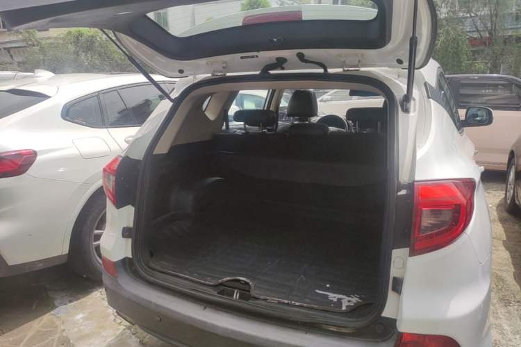 Used BYD Song 2016 GaiShi Edition 1.5TID Automatic Elite Model Trunk