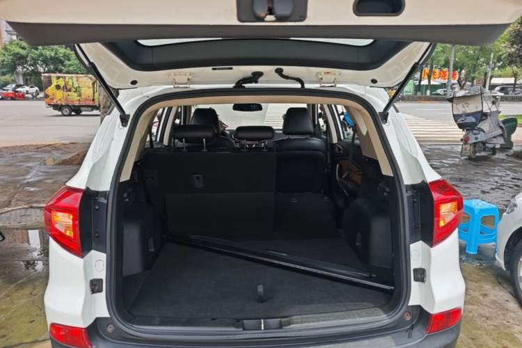Used BYD Song 2016 1.5TI Manual Luxury Model Trunk