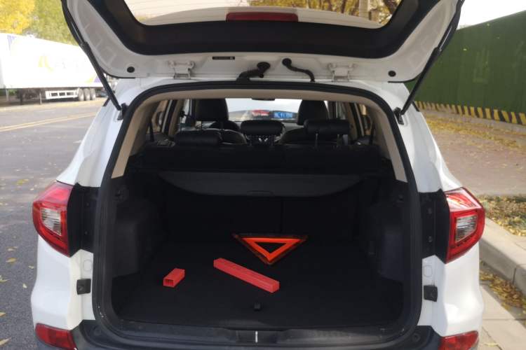 Used BYD Song 2016 Gaishi Edition 1.5TI Manual Haoya Model Trunk