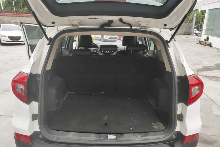 Used BYD Song 2016 GaiShi Edition 1.5TID Automatic Elite Model Trunk